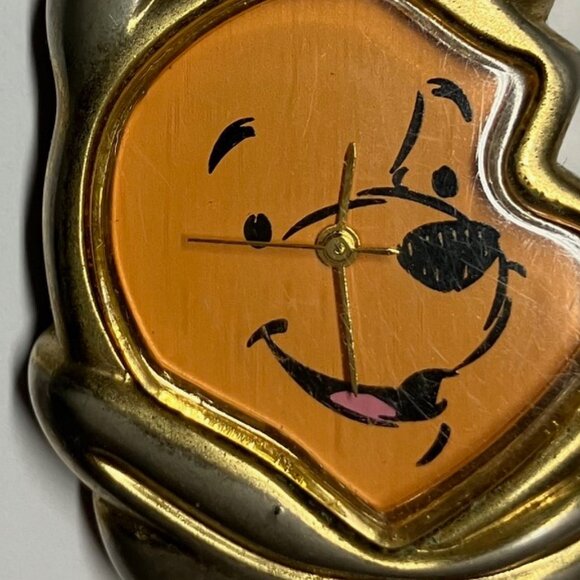 Vintage Timex Disney WINNIE the POOH FACE Watch Needs Battery E6 - Picture 1 of 4